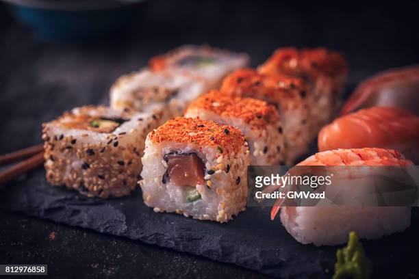 variação de sushi - comida japonesa - fotografias e filmes do acervo