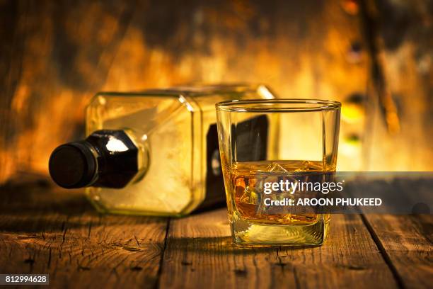 a glass of whiskey and empty bottle of whiskey - brandy 個照片及圖片檔