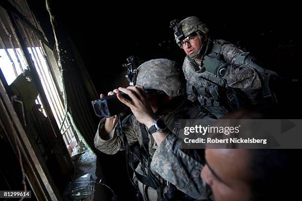 soldier using a goerz rangefinder, a device used to... Laser Range Finder Photos and Premium High Res Pictures - Getty Images