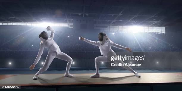 大きなプロの舞台で女性剣士の戦�い - professional sportsperson ストックフォトと画像