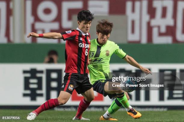 Seoul midfielder Ju Se Jong Jeonbuk Hyundai Motors FC midfielder Kim Bo Kyung during the AFC Champions League 2016 Semi Final 1st leg between Jeonbuk...