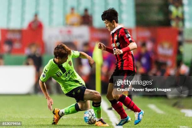 Jeonbuk Hyundai Motors FC midfielder Kim Bo Kyung fights for the ball with FC Seoul midfielder Ko Kwang Min during the AFC Champions League 2016 Semi...