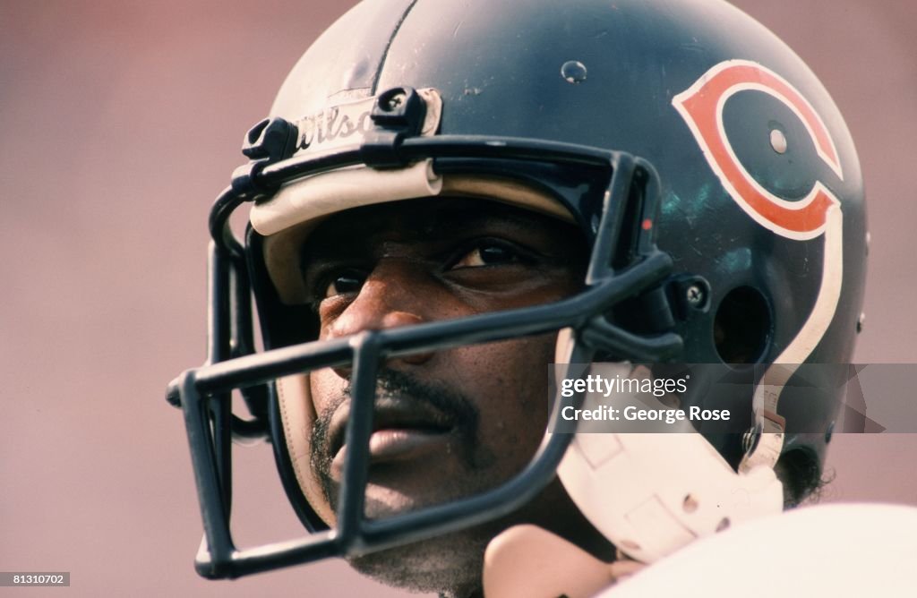 NFL Hall of Famer Walter Payton Retires