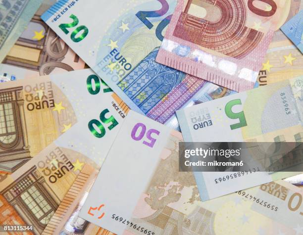 close-up of european union currency - nota de euro da união europeia imagens e fotografias de stock