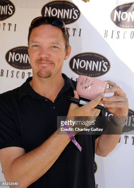 Actor Matthew Lillard poses with Nonni's Biscotti at the Kari Feinstein MTV Movie Awards Style Lounge Day 2 at a private residence on May 30, 2008 in...