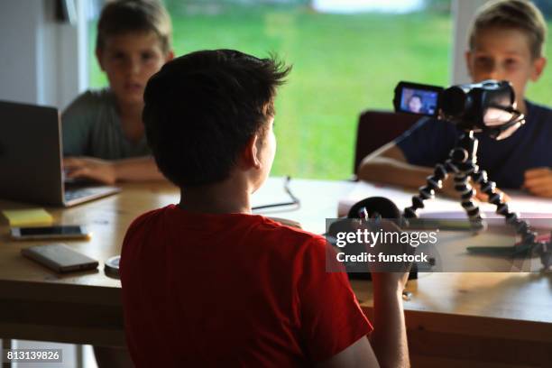teenager blogging - vlogging stock pictures, royalty-free photos & images