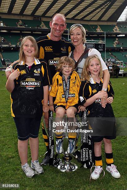 Lawrence Dallaglio of Wasps celebrates victory with his wife Alice, son Enzo and daughters Ella and Josie after the Guinness Premiership Final match...