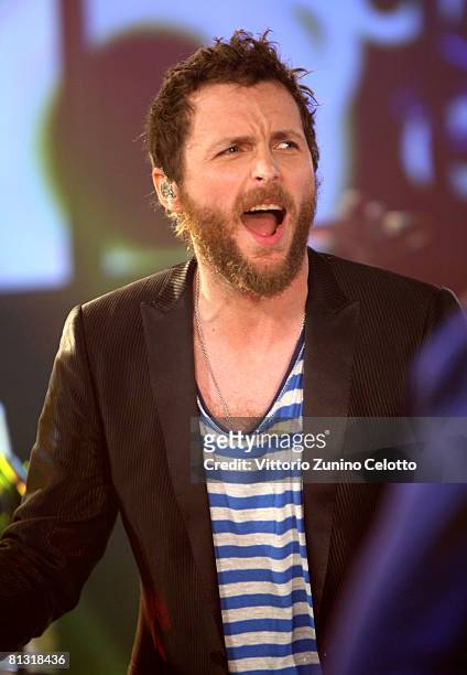 Lorenzo Cherubini Jovanotti performs live on the television show Scalo 76 held at RAI Studios on May 31, 2008 in Milan, Italy.