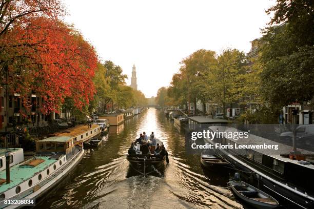 boat sailing in prinsengracht - floris leeuwenberg stock pictures, royalty-free photos & images