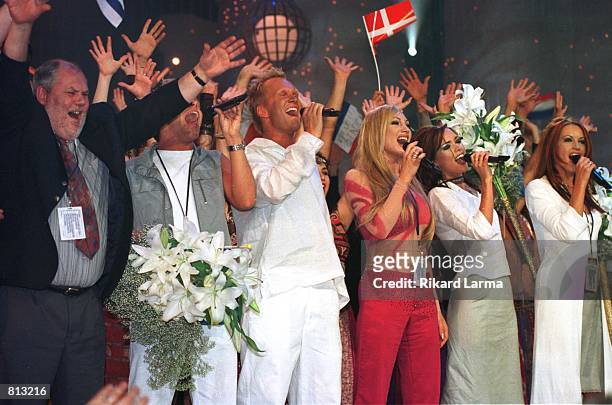 Sweden's Charlotte Nilsson along with her group cheer after winning the Eurovision ''99 song contest May 30, 1999 in Jerusalem. Nilsson won with her...