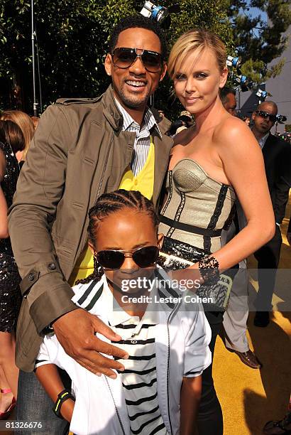 Actors Charlize Theron, Will Smith and son Jaden Smith arrive to the 2008 MTV Movie Awards on June 1, 2008 at the Gibson Amphitheatre in Universal...