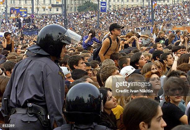Crowd Riot At Ringside 800 Special Riot Police Stock Photos, High-Res Pictures, and Images ...
