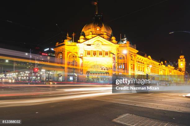 flinders street railway station - classic melbourne tram stock-fotos und bilder