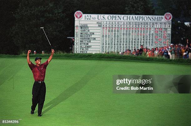 Golf: US Open, Tiger Woods victorious after winning tournament on Sunday, View of Bethpage Black GC leader board, Farmingdale, NY 6/16/2002