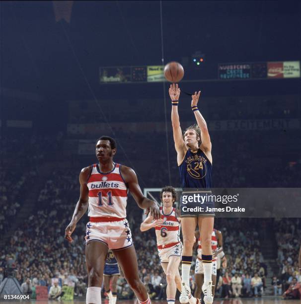 Basketball: finals, Golden State Warriors Rick Barry in action, taking shot vs Washington Bullets, Landover, MD 5/18/1975--5/25/1975