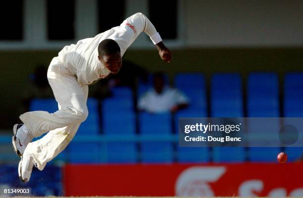 Fidel Edwards of West Indies bowls to Brett Lee of Australia during day four of the Second Test match between West Indies and Australia at Sir Vivian...