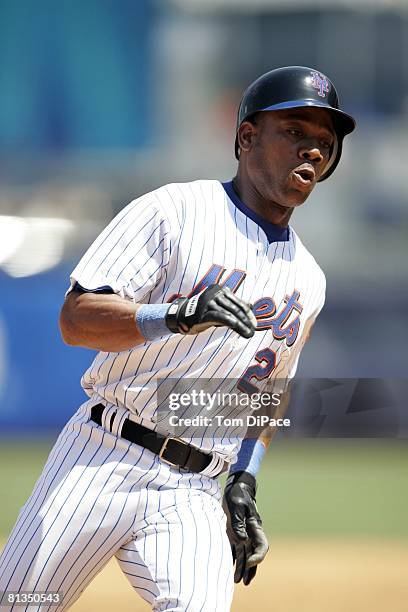 Baseball: New York Mets Gerald Williams in action, running bases vs San Diego Padres, Flushing, NY 7/21/2005