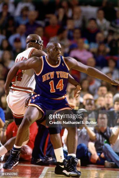 Anthony Mason of the New York Knicks posts up against Horace Grant of the Chicago Bulls in Game Four of the Eastern Conference Semifinals during the...