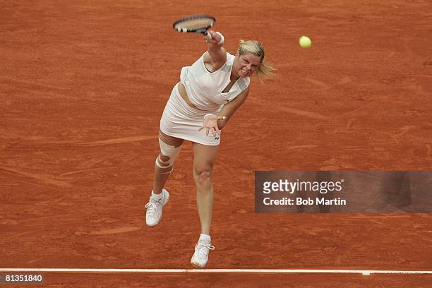 Tennis: French Open, BEL Kim Clijsters in action during serve vs SVK Ludmila Cervanova at Roland Garros, Paris, FRA 5/25/2005