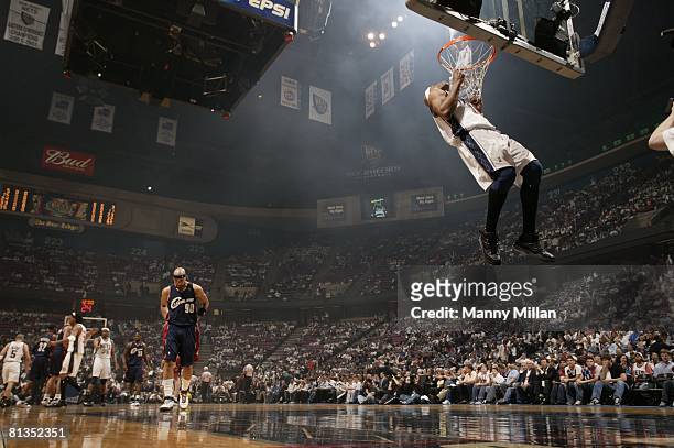 Basketball: NBA Playoffs, New Jersey Nets Vince Carter in action, making dunk vs Cleveland Cavaliers, Game 6, East Rutherford, NJ 5/18/2007