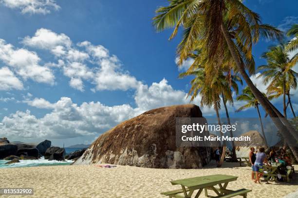 beach at the baths national park, virgin gorda, british virgin islands - virgin islands national park stockfoto's en -beelden