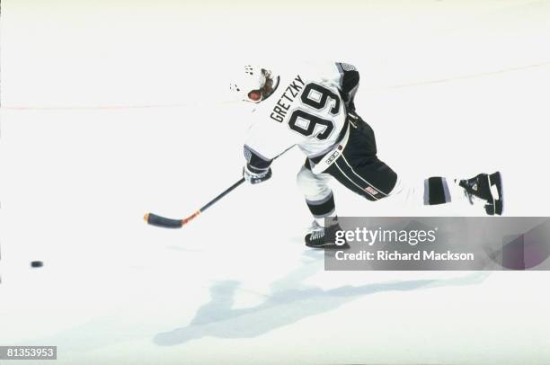 Hockey: Los Angeles Kings Wayne Gretzky in action vs Buffalo Sabres, Los Angeles, CA 3/12/1994