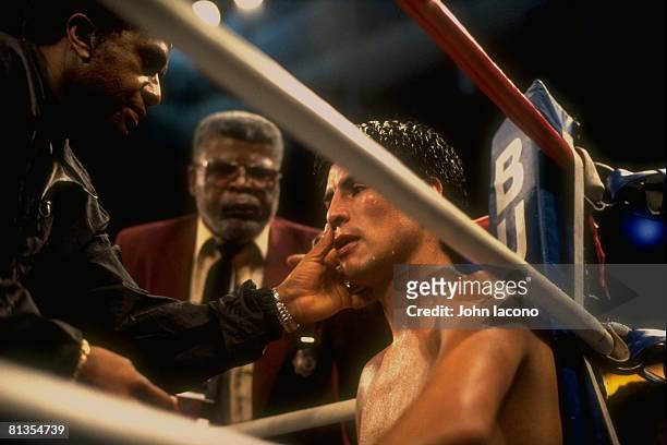 Boxing: WBC Light Welterweight Title, Closeup of Miguel Angel Gonzalez in corner with trainer Emanuel Steward during fight vs Oscar De La Hoya at...