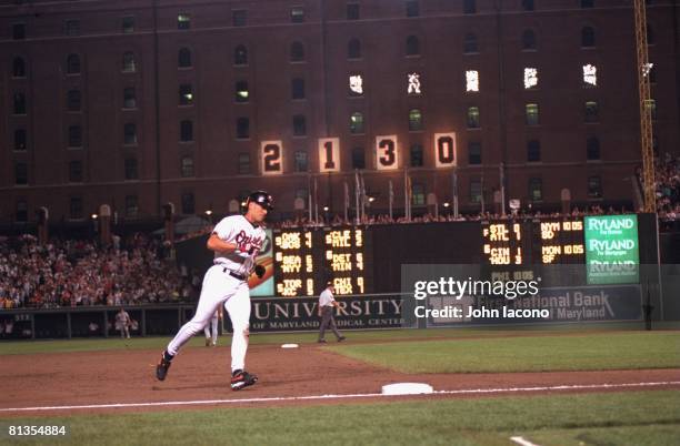 Cal Ripken Jr Base 84 Number 2130 Stock Photos, High-Res Pictures, and Images - Getty Images
