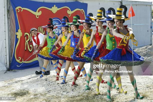 Golf: Portrait of circus clown David Larible with female clowns, Philadelphia, PA 4/21/2004