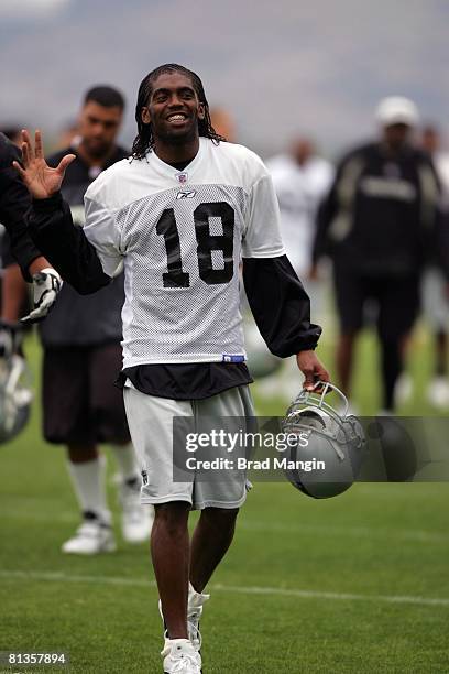 Football: Oakland Raiders Randy Moss during mini camp workout, Oakland, CA 4/30/2005