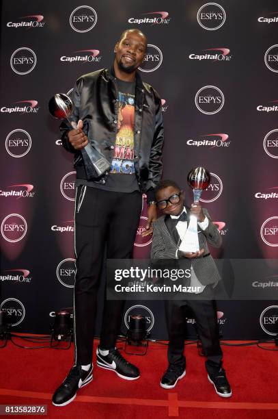 Player Kevin Durant, winner of the Best Championship Performance award, and Jarrius Robertson, winner of the Award for Perseverance, attend The 2017...