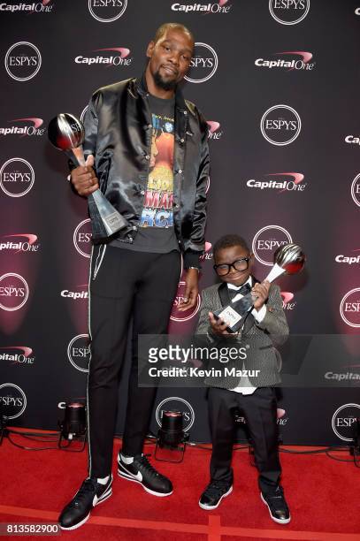 Player Kevin Durant, winner of the Best Championship Performance award, and Jarrius Robertson, winner of the Award for Perseverance, attend The 2017...