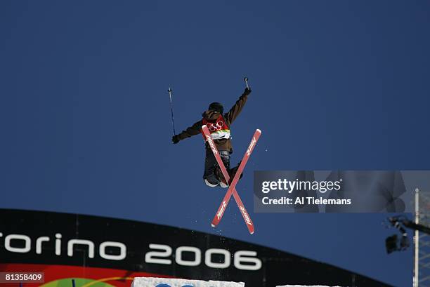 Freestyle Skiing: 2006 Winter Olympics, Canada Jennifer Heil in action during Ladies' Moguls Final at Jouvenceaux, Sauze d'Oulx, Italy 2/12/2006