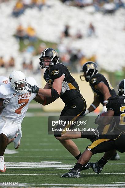 College Football: Missouri Chase Coffman in action vs Texas, Columbia, MO 10/1/2005