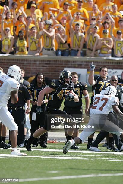 College Football: Missouri Chase Coffman in action, rushing vs Texas, Columbia, MO 10/1/2005