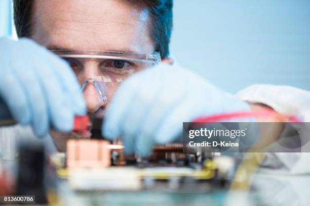 Lab Service Engineer Lab Engineers Photos and Premium High Res Pictures - Getty Images