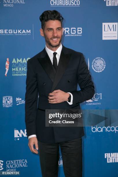 Erick Elias poses during during the 59th Ariel Awards Red Carpet at Palacio de Bellas Artes on July 11, 2017 in Mexico City, Mexico.