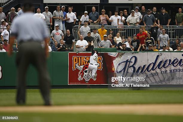 Baseball: Pittsburgh Pirates Jason Bay in action, fielding catch along outfield wall vs Chicago White Sox, Pittsburgh, PA 6/29/2006