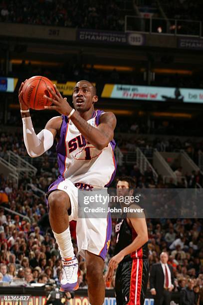 Basketball: Phoenix Suns Amare Stoudemire in action, layup vs Miami Heat, Phoenix, AZ 1/5/2007
