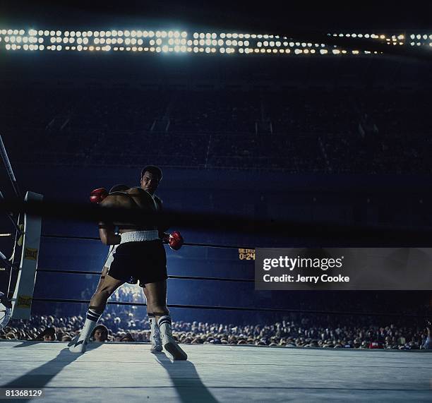 Boxing: WBC/WBA Heavyweight Title, Muhammad Ali in action, throwing punch vs Ken Norton at Yankee Stadium, Bronx, NY 9/28/1976