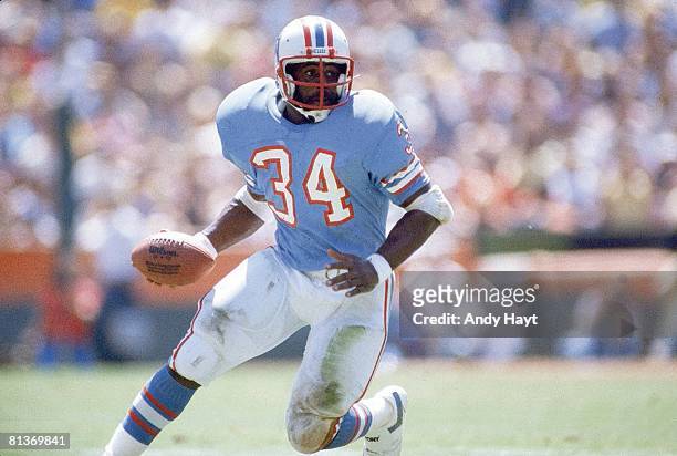 Football: Houston Oilers Earl Campbell in action vs Los Angeles Rams, Los Angeles, CA 9/8/1981