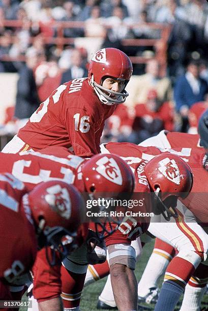 Football: Kansas City Chiefs QB Len Dawson in action vs Oakland Raiders, Kansas City, MO