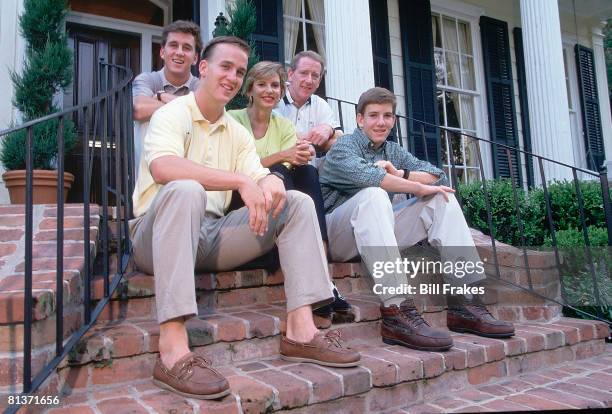 College Football: Casual portrait of Tennessee QB Peyton Manning with brother Cooper, mother Olivia, father Archie Manning, and brother Eli at home,...