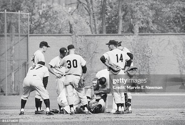 Baseball: World Series, New York Yankees Tony Kubek with neck injury during game vs Pittsburgh Pirates, Pittsburgh, PA