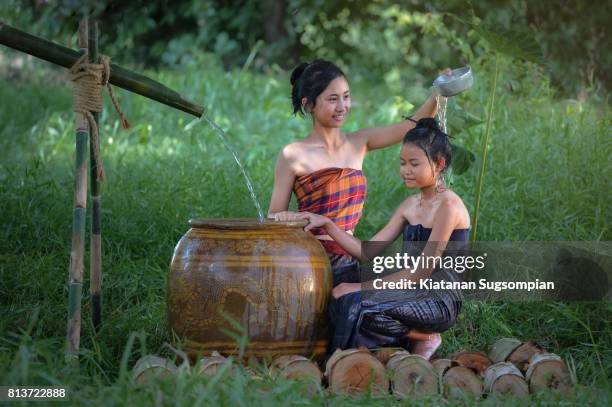 thai bathing - girl shower stock-fotos und bilder