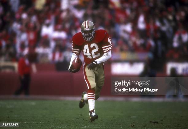 Football: NFC Playoffs, San Francisco 49ers Ronnie Lott in action, returning interception vs Minnesota Vikings, San Francisco, CA 1/6/1990