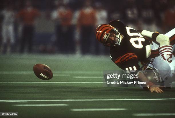 Football: Super Bowl XVI, Cincinnati Bengals Chris Collingsworth in action, making fumble vs San Francisco 49ers Eric Wright , Pontiac, MI 1/24/1982