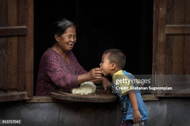 smile stickyrice - family smile stock-fotos und bilder