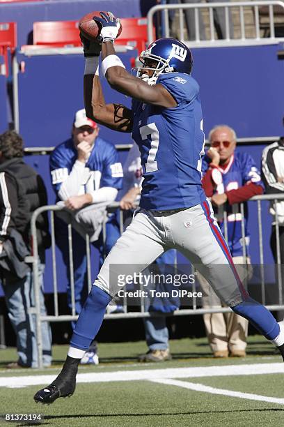 Football: New York Giants Plaxico Burress in action, making catch vs Washington Redskins, East Rutherford, NJ