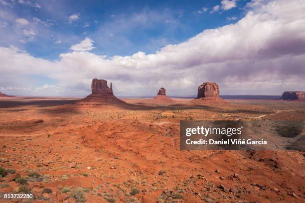 monument valley, usa - west mitten bildbanksfoton och bilder